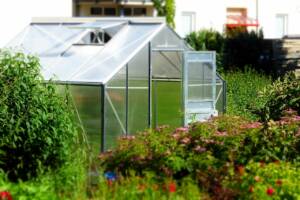 glashaus Glashaus erleichtern die Gartenarbeiten im Sommer